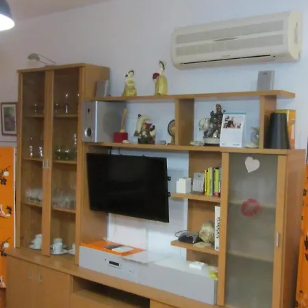 شقة 0318 In 800 M From The *